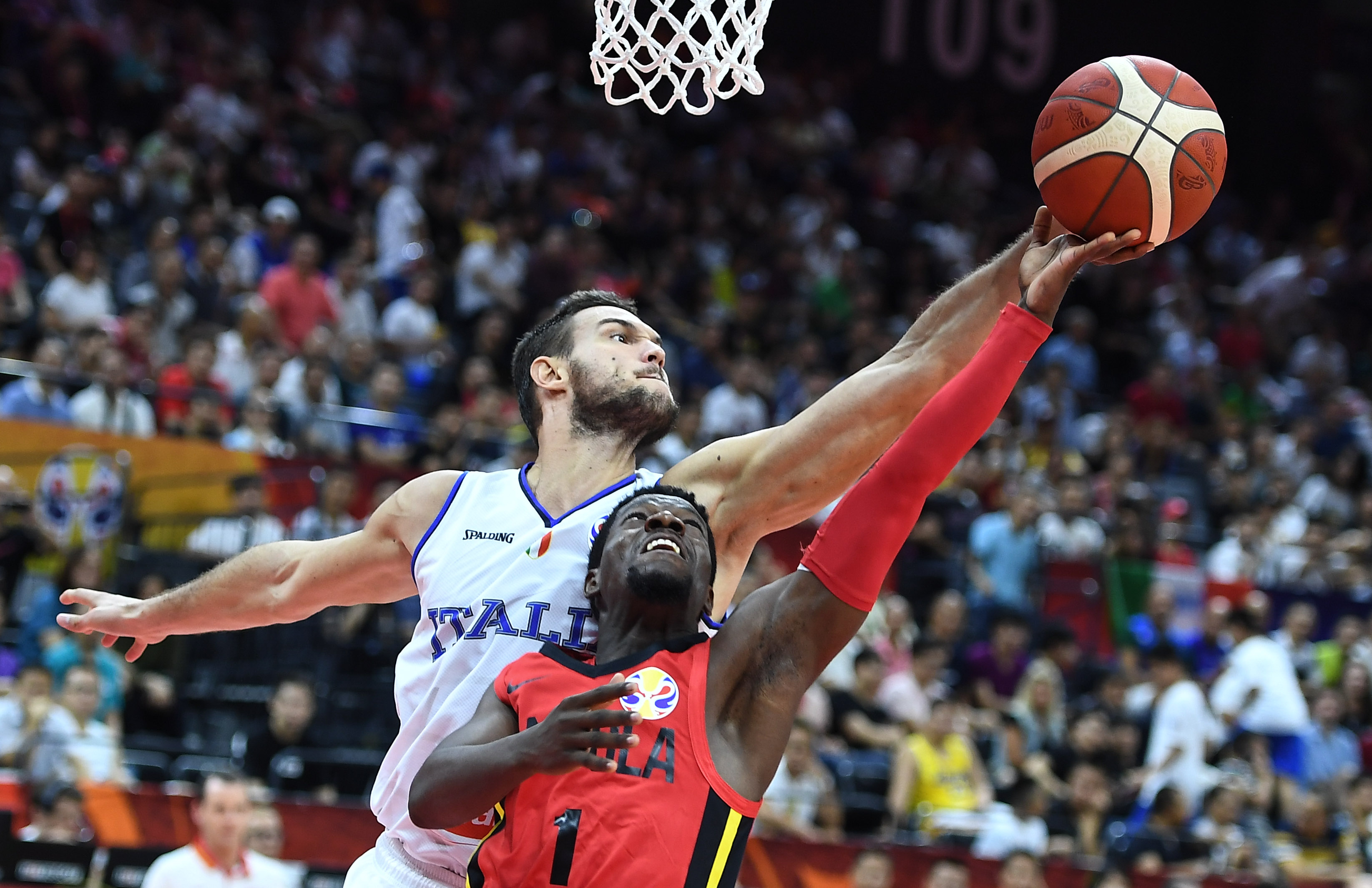 正在进行的世界杯篮球预选赛中，意大利队取得三连胜的简单介绍