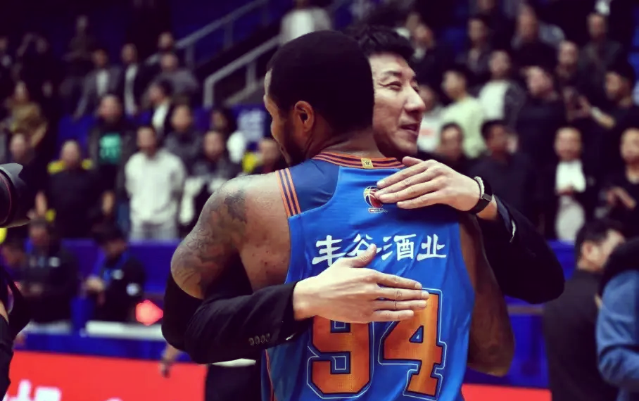 四川男篮连胜收官，提升战绩上升