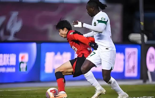 爱游戏官方登录入口-长春亚泰队主场比赛中击败对手，取得胜利