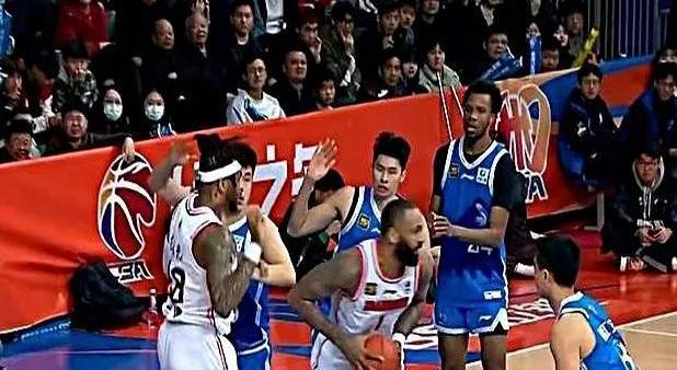 爱游戏官网入口-广东队主场胜利，豪取八连胜