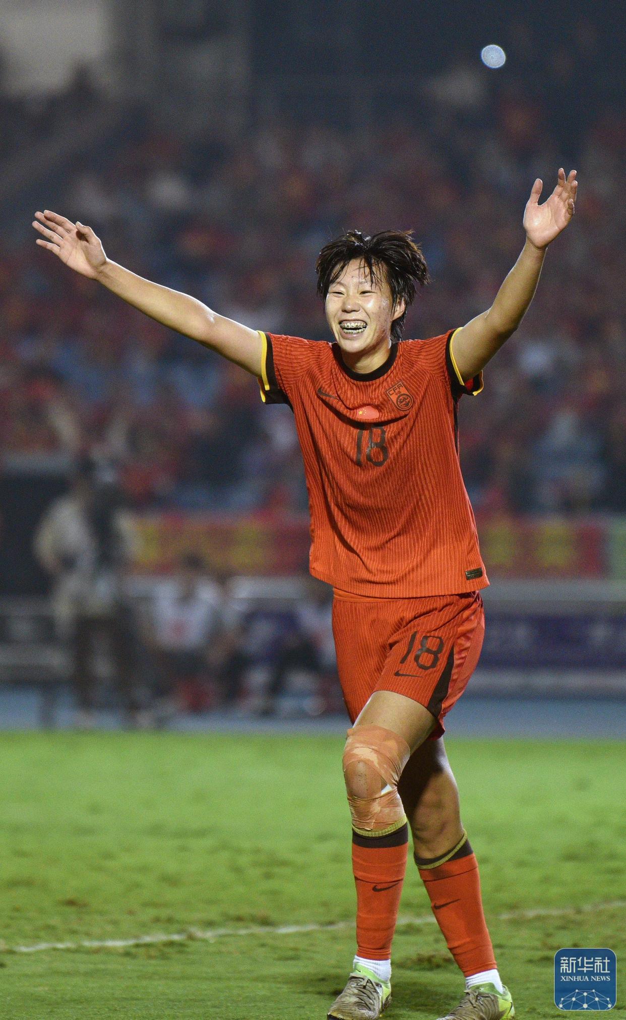 中国女足努力比赛,赢得成功 中国女足努力比赛,赢得成功