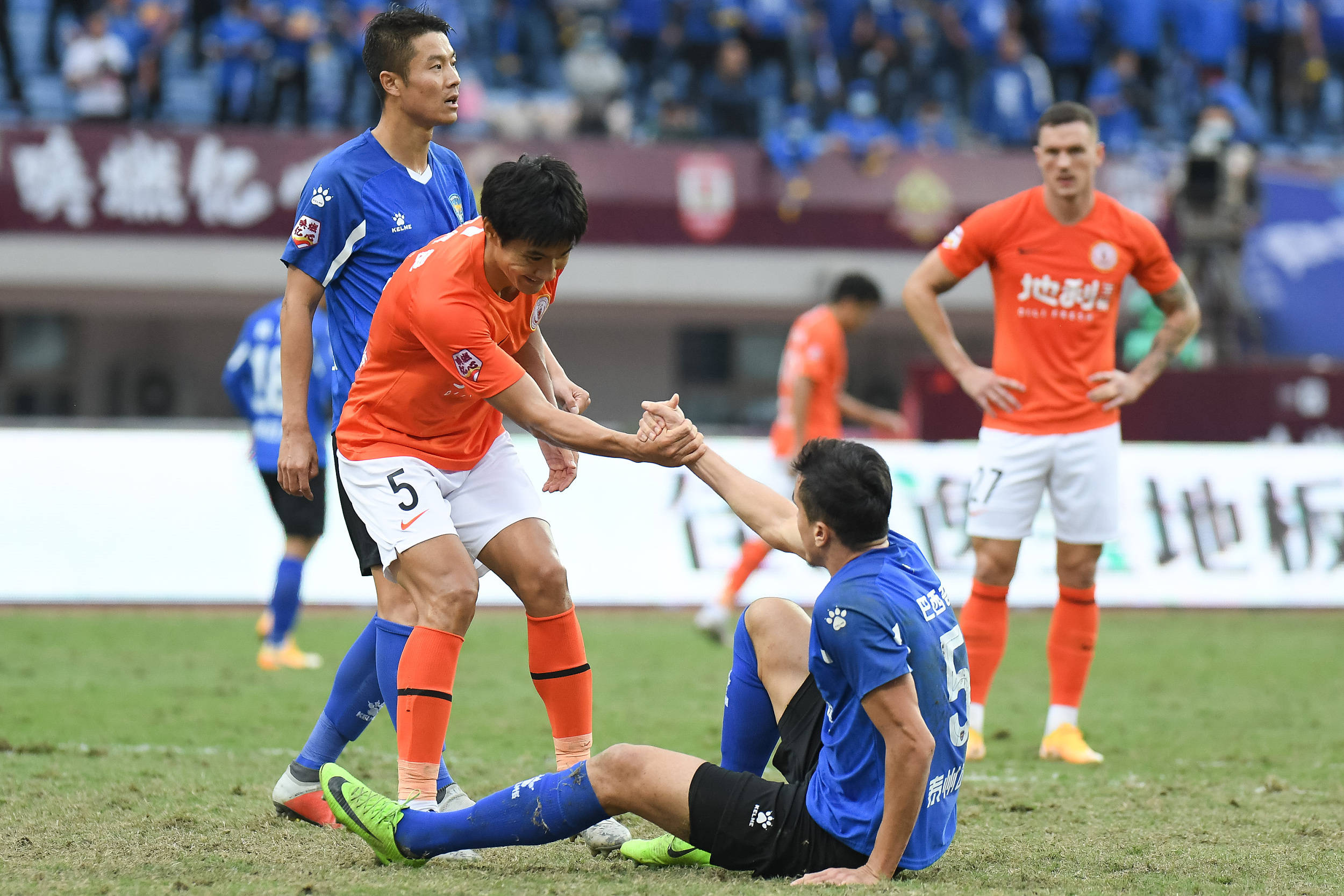 瓦朗谢纳客场击败尼斯,保持准入前六积分榜! 瓦朗谢纳客场击败尼斯,保持准入前六积分榜!