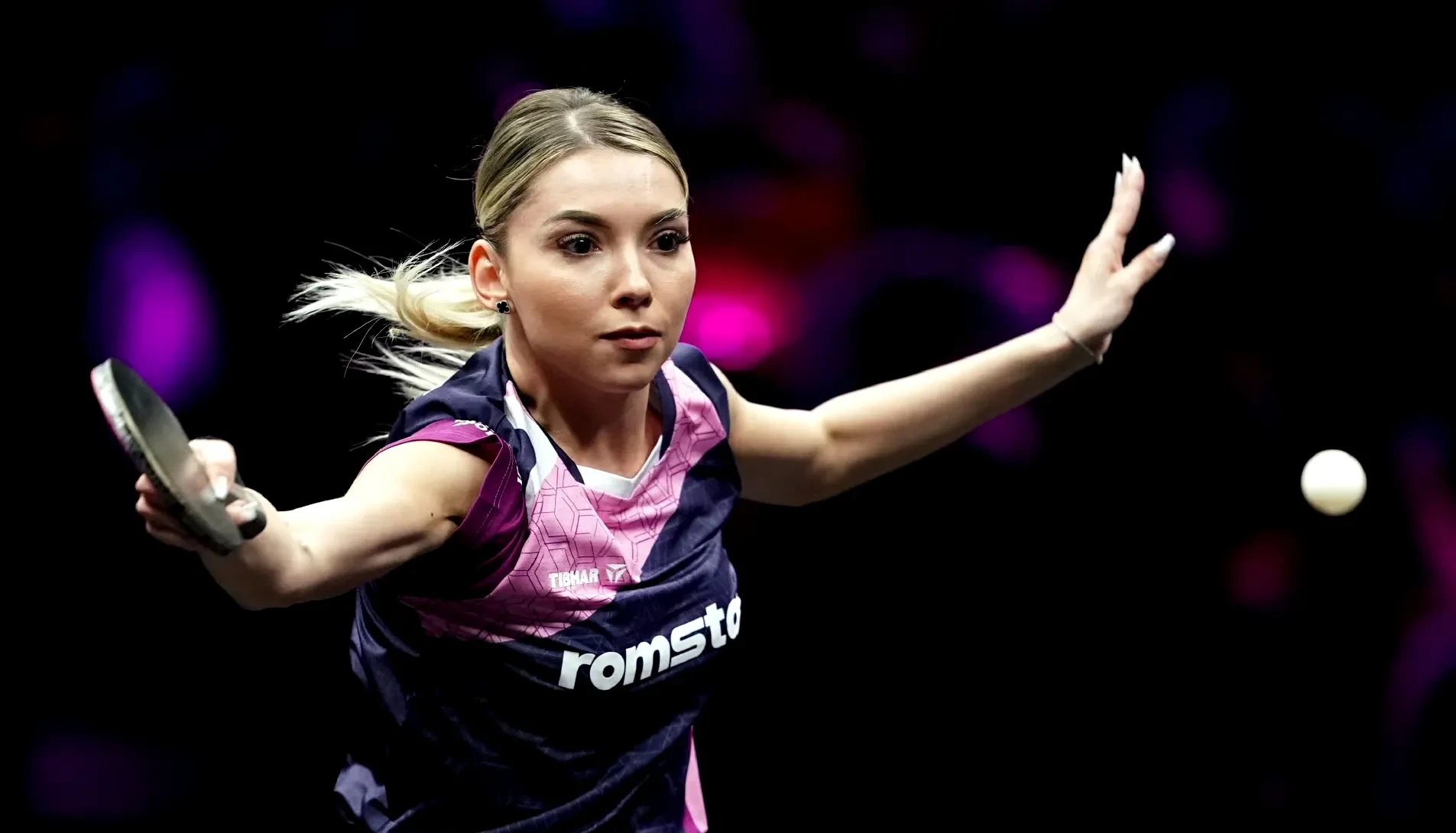 罗马尼亚体操女将表现抢眼,登顶领奖台的简单介绍 罗马尼亚体操女将表现抢眼,登顶领奖台的简单介绍