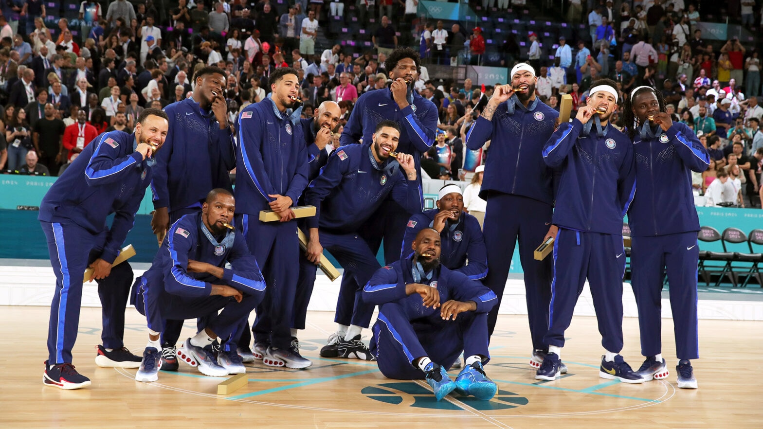 快船队员集体训练备战季后赛 快船队员集体训练备战季后赛