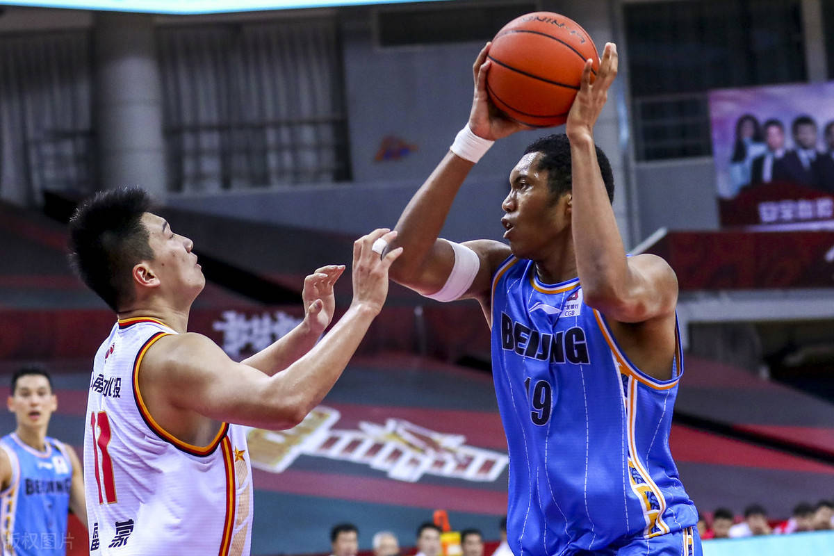 爱游戏在线登录-球员控球如流水，完美控制比赛节奏！