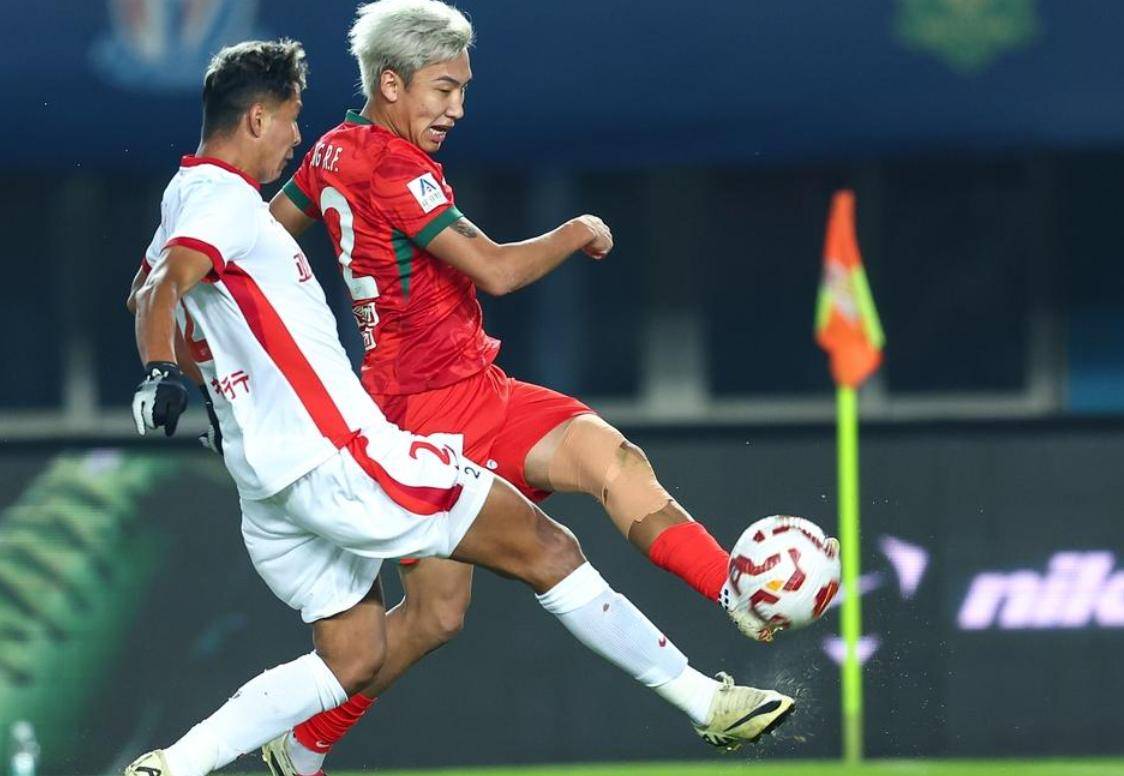 双外援在比赛中独具特色,成为焦点 双外援在比赛中独具特色,成为焦点