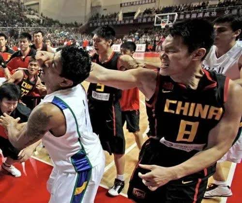 云南红河男篮主场击败广东宏远队 云南红河男篮主场击败广东宏远队